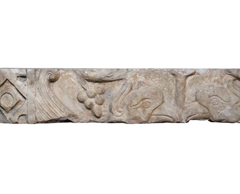 complesso-donnaregina-Frammento-di-pluteo-con-grifi-Ignoto-scultore-campano